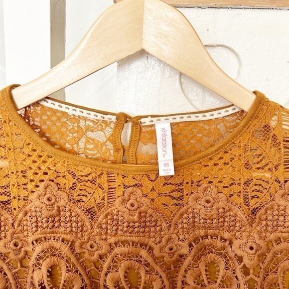 Xhilaration Mustard Yellow Lace Yoke 3/4 Sleeve Pullover Blouse Top Size XS - Picture 2 of 5